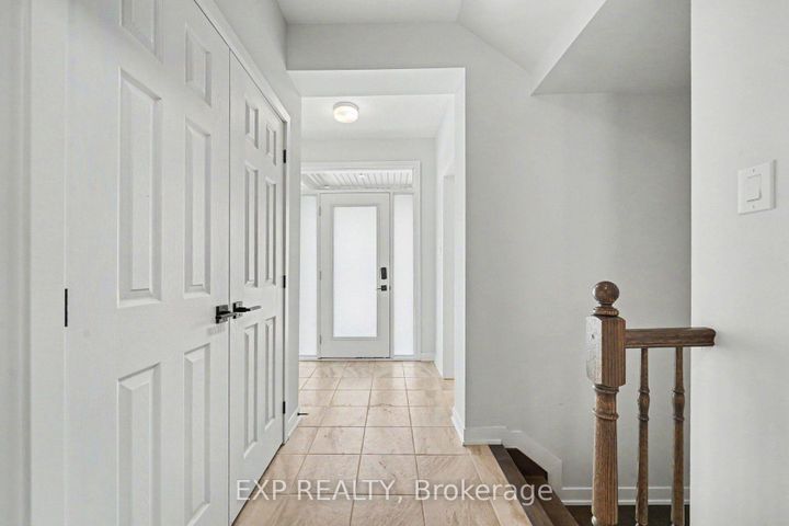 Photo 3 at 818 Crossgate Street, Nepean (Stonebridge), Ottawa