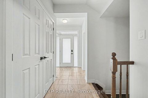 Photo 3 at 818 Crossgate Street, Nepean (Stonebridge), Ottawa