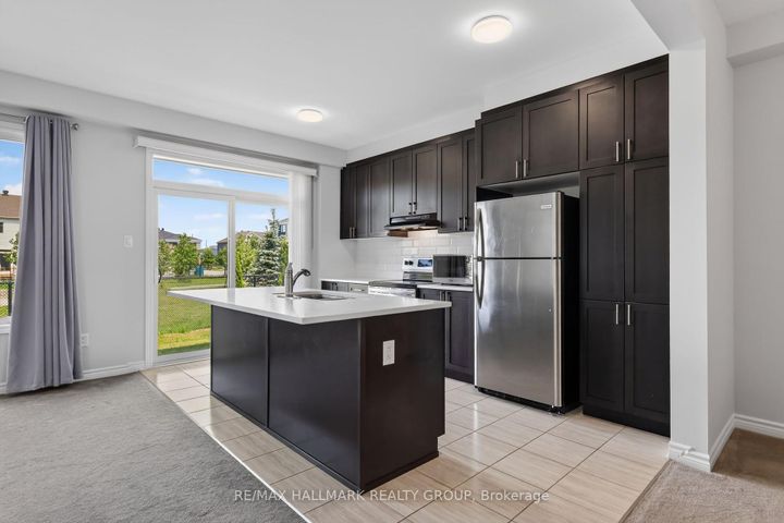 Photo 5 at 129 Umbra Place, Nepean (Half Moon Bay), Ottawa