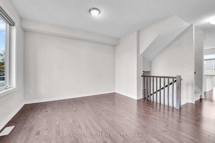 Photo 3 at 59 MOONBEAM Street, Nepean (Heritage Park), Ottawa