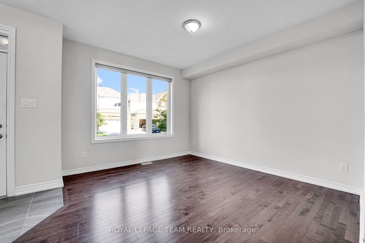 Photo 4 at 59 MOONBEAM Street, Nepean (Heritage Park), Ottawa