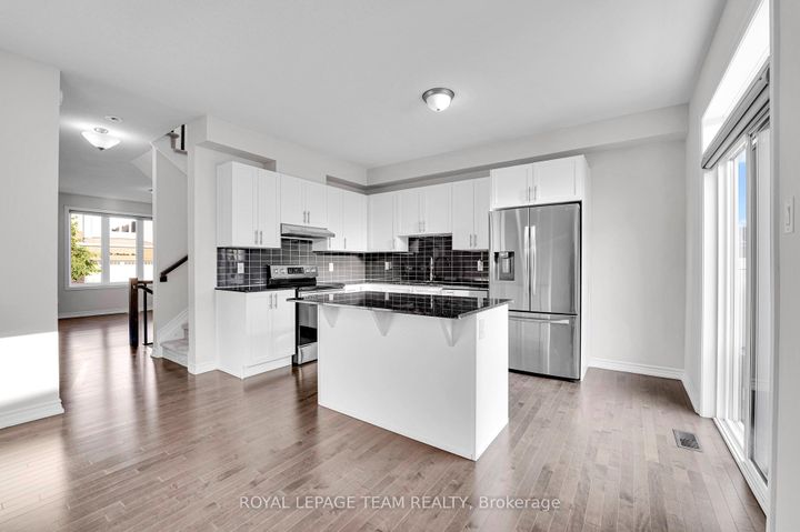 Photo 6 at 59 MOONBEAM Street, Nepean (Heritage Park), Ottawa
