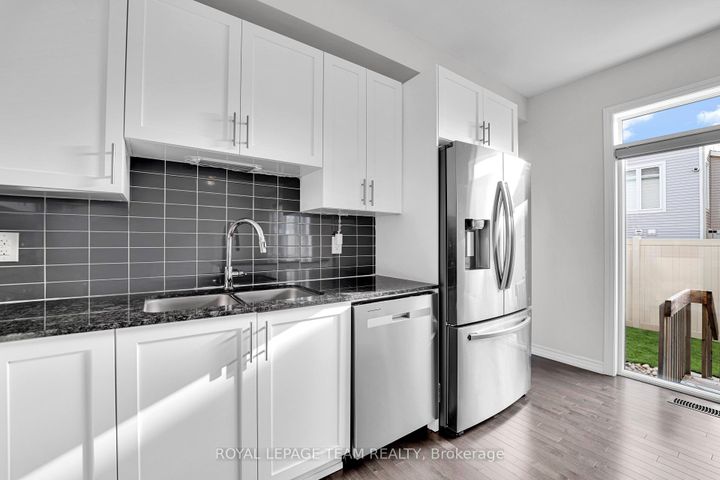 Photo 13 at 59 MOONBEAM Street, Nepean (Heritage Park), Ottawa