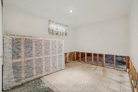 Photo 24 at 16 Elmsley Crescent, Nepean (Arbeatha Park), Ottawa