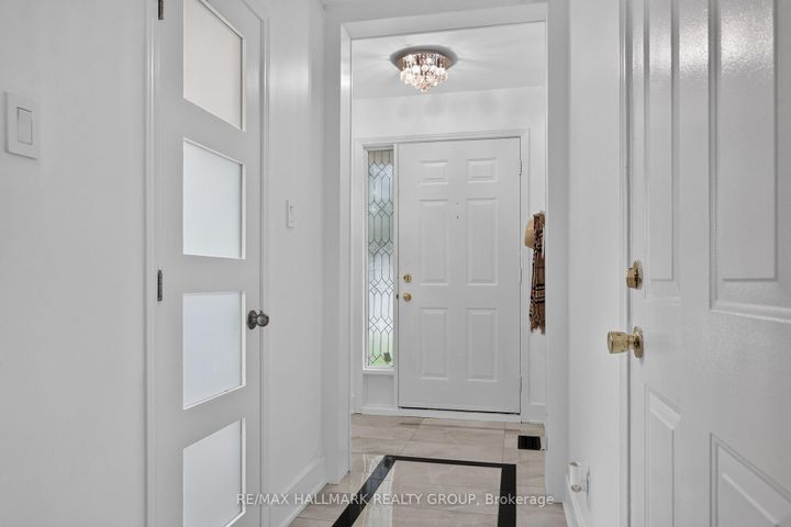 Photo 1 at 23 Whitegate Crescent, Nepean (Longfields), Ottawa