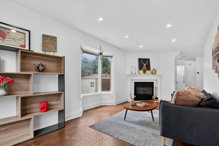 Photo 7 at 23 Whitegate Crescent, Nepean (Longfields), Ottawa