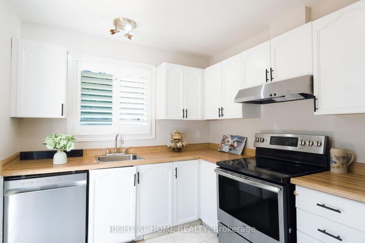 Photo 3 at 161 Pheasant Run Drive, Nepean (Pheasant Run), Ottawa