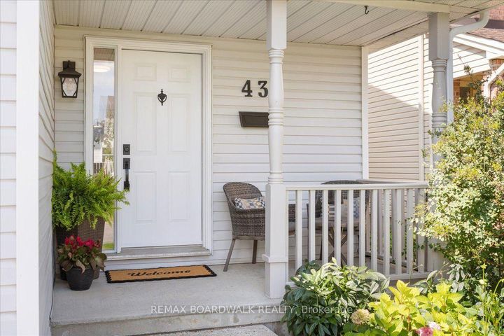 Photo 2 at 43 Peacock Crescent, Nepean (Cedargrove/Fraserdale), Ottawa