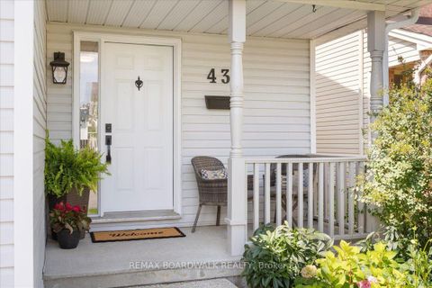Photo 2 at 43 Peacock Crescent, Nepean (Cedargrove/Fraserdale), Ottawa