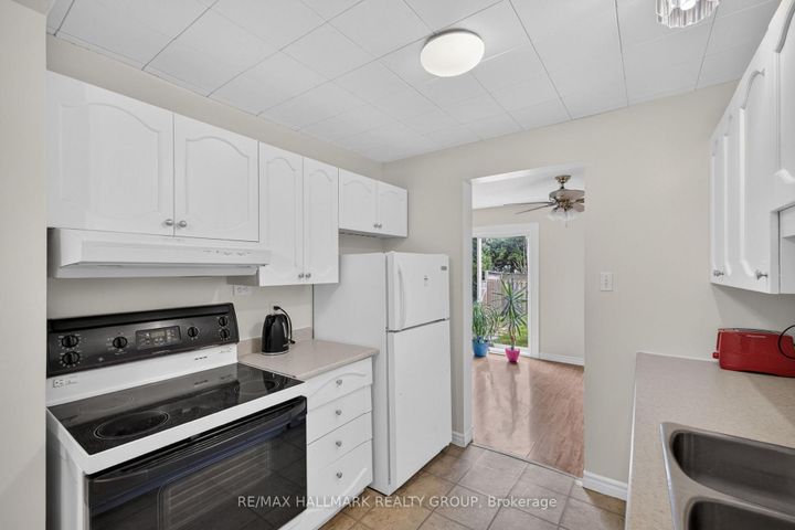 Photo 8 at 39 - 13 Sunridge Lane, Nepean (On the Green), Ottawa