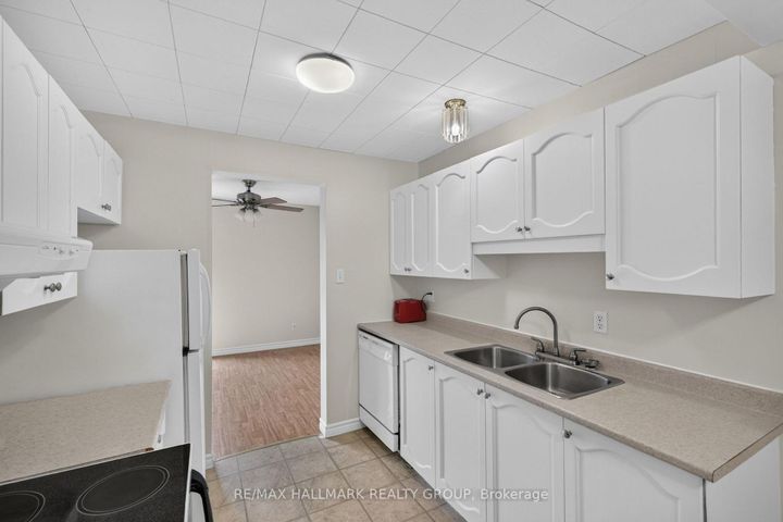 Photo 9 at 39 - 13 Sunridge Lane, Nepean (On the Green), Ottawa