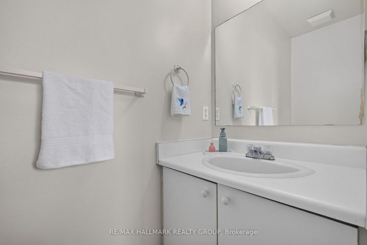 Photo 17 at 39 - 13 Sunridge Lane, Nepean (On the Green), Ottawa