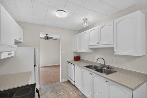 Photo 9 at 39 - 13 Sunridge Lane, Nepean (On the Green), Ottawa