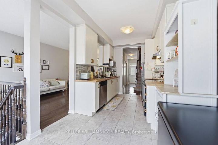 Photo 13 at 493 Ashbourne Crescent, Nepean (Stonebridge), Ottawa
