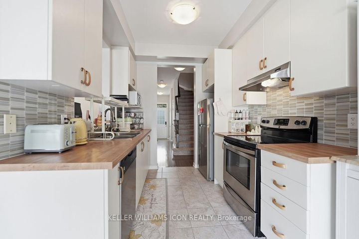 Photo 15 at 493 Ashbourne Crescent, Nepean (Stonebridge), Ottawa