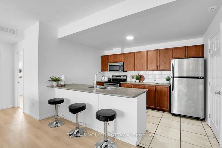 Photo 4 at 5 - 165 Waterbridge Drive, Nepean (Barrhaven East), Ottawa