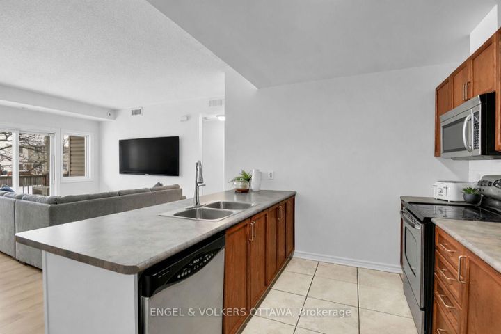 Photo 8 at 5 - 165 Waterbridge Drive, Nepean (Barrhaven East), Ottawa