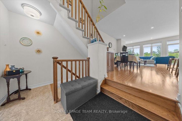 Photo 4 at 552 Jackdaw Avenue, Nepean (Half Moon Bay), Ottawa