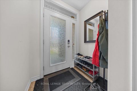 Photo 2 at 552 Jackdaw Avenue, Nepean (Half Moon Bay), Ottawa
