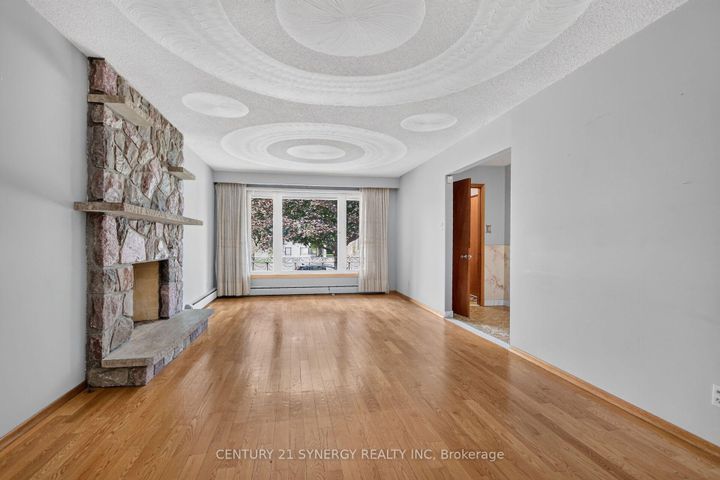 Photo 3 at 974 Greenbriar Avenue, Nepean (Carleton Heights), Ottawa