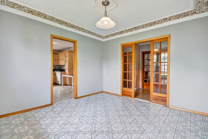 Photo 6 at 974 Greenbriar Avenue, Nepean (Carleton Heights), Ottawa
