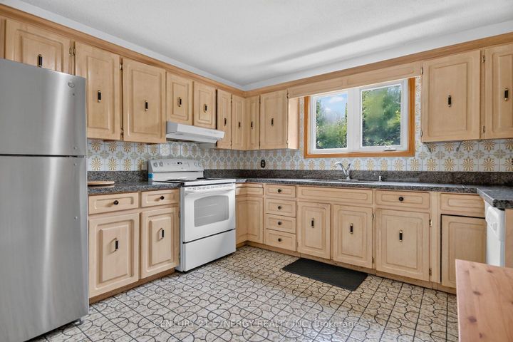 Photo 7 at 974 Greenbriar Avenue, Nepean (Carleton Heights), Ottawa