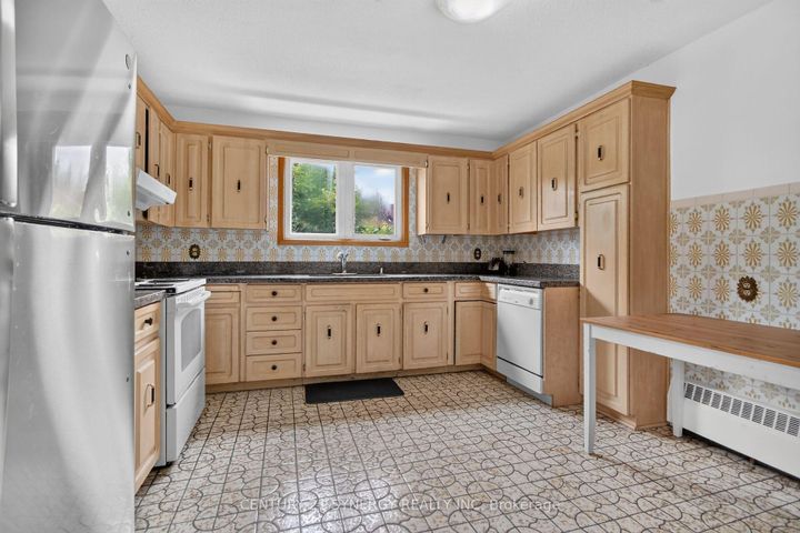Photo 8 at 974 Greenbriar Avenue, Nepean (Carleton Heights), Ottawa