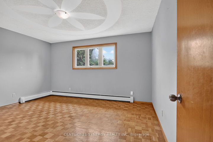 Photo 15 at 974 Greenbriar Avenue, Nepean (Carleton Heights), Ottawa