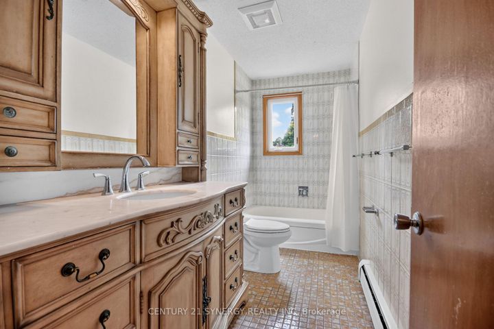 Photo 16 at 974 Greenbriar Avenue, Nepean (Carleton Heights), Ottawa