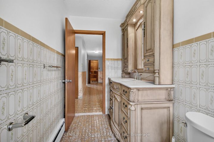 Photo 17 at 974 Greenbriar Avenue, Nepean (Carleton Heights), Ottawa
