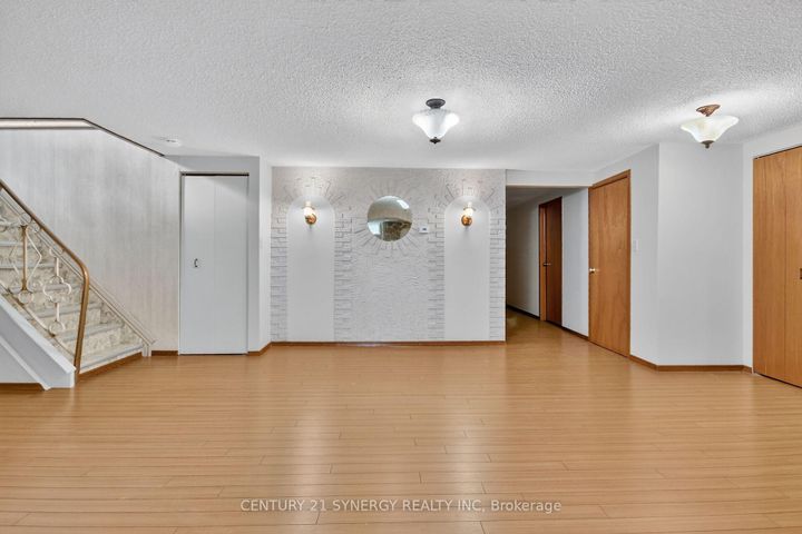 Photo 24 at 974 Greenbriar Avenue, Nepean (Carleton Heights), Ottawa