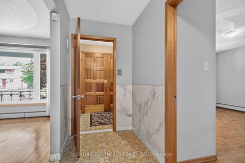 Photo 2 at 974 Greenbriar Avenue, Nepean (Carleton Heights), Ottawa
