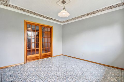 Photo 5 at 974 Greenbriar Avenue, Nepean (Carleton Heights), Ottawa