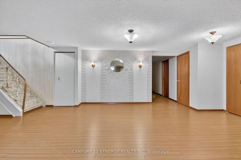 Photo 24 at 974 Greenbriar Avenue, Nepean (Carleton Heights), Ottawa