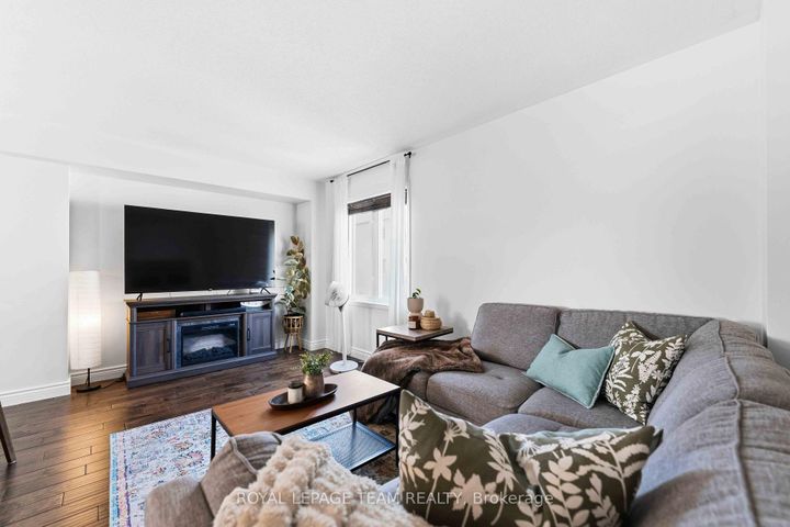 Photo 2 at 358 Moffatt Pond Court, Nepean (Cedargrove/Fraserdale), Ottawa