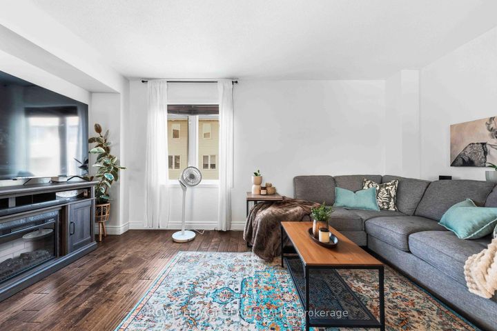Photo 3 at 358 Moffatt Pond Court, Nepean (Cedargrove/Fraserdale), Ottawa