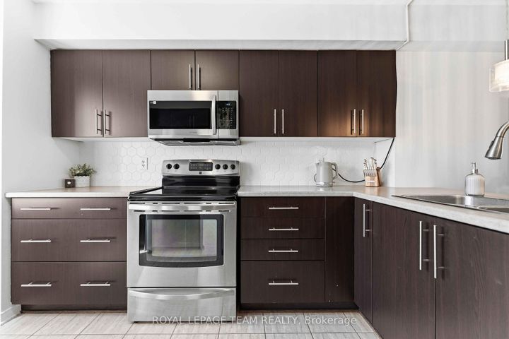 Photo 14 at 358 Moffatt Pond Court, Nepean (Cedargrove/Fraserdale), Ottawa