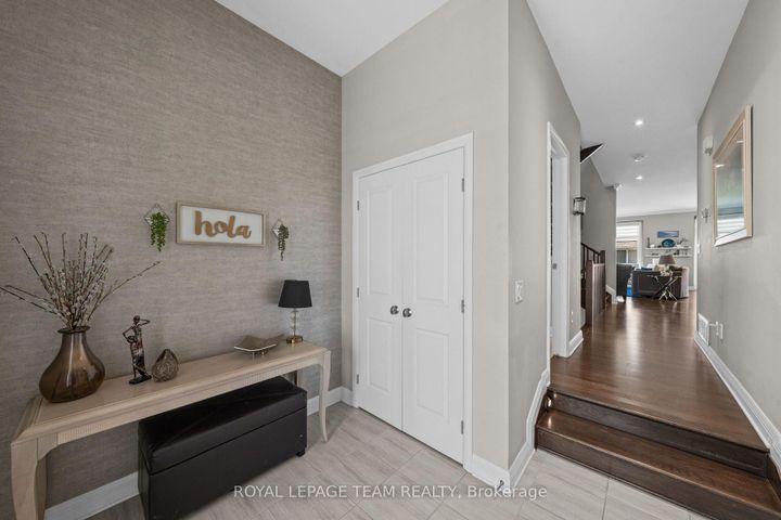 Photo 2 at 547 Kilspindie Ridge, Nepean (Stonebridge), Ottawa