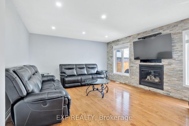 Photo 12 at 114 Ashmore Drive, Nepean (Strandherd), Ottawa
