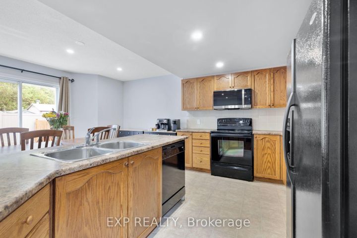 Photo 20 at 114 Ashmore Drive, Nepean (Strandherd), Ottawa