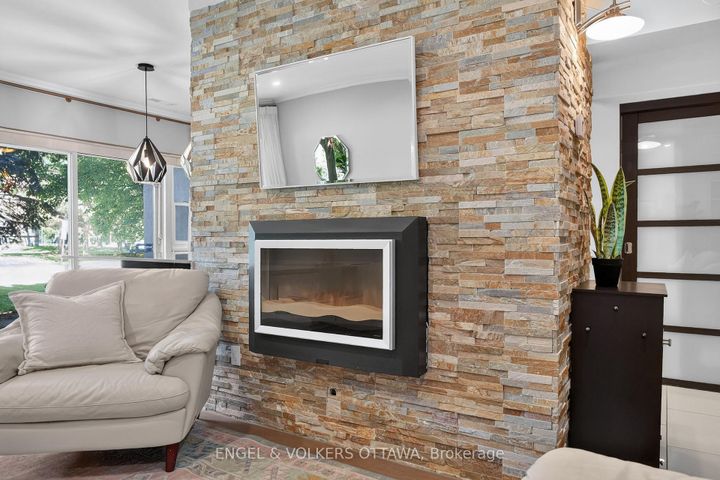 Photo 5 at 119 - 12 CORKSTOWN Road, Nepean (Lakeview Park), Ottawa