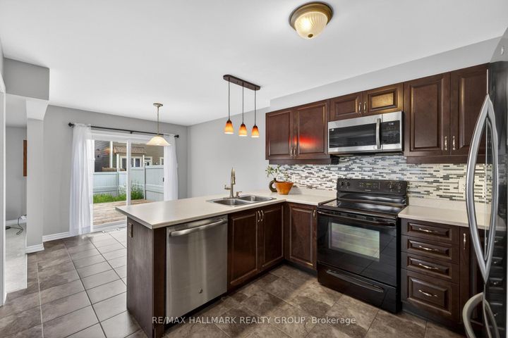 Photo 11 at 81 Switch Grass Crescent, Nepean (Half Moon Bay), Ottawa