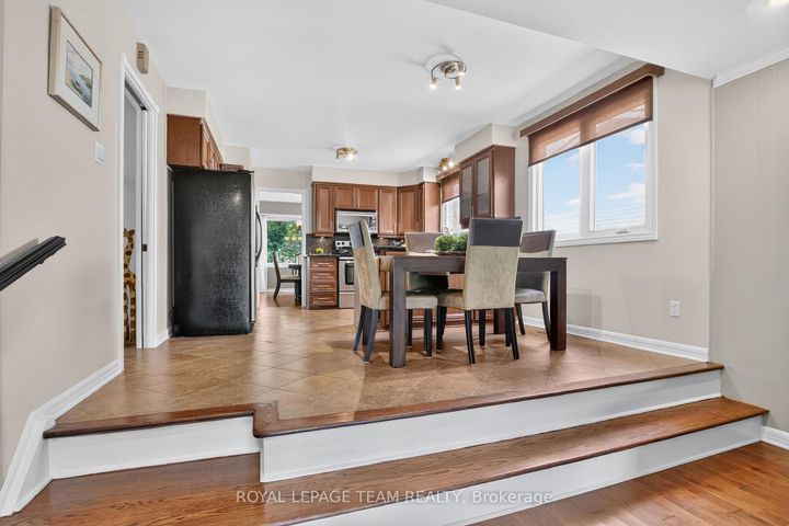 Photo 16 at 61 Amberwood Crescent, Nepean (Pineglen/Country Place), Ottawa