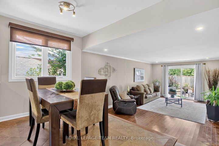 Photo 17 at 61 Amberwood Crescent, Nepean (Pineglen/Country Place), Ottawa