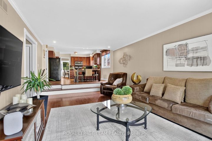 Photo 19 at 61 Amberwood Crescent, Nepean (Pineglen/Country Place), Ottawa