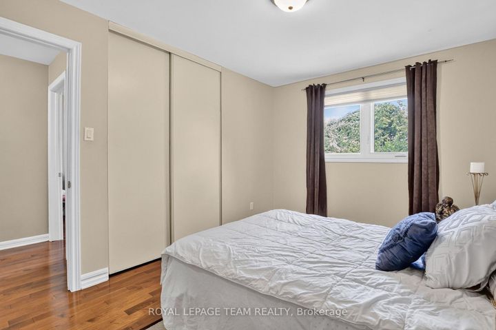 Photo 24 at 61 Amberwood Crescent, Nepean (Pineglen/Country Place), Ottawa