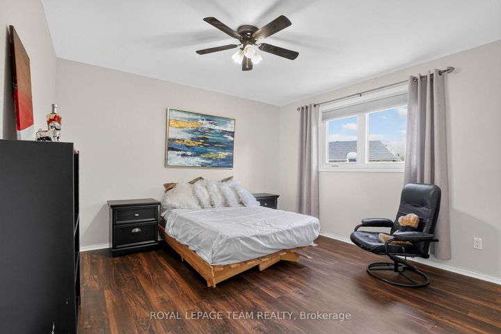 Photo 27 at 61 Amberwood Crescent, Nepean (Pineglen/Country Place), Ottawa