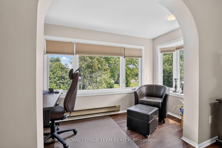 Photo 30 at 61 Amberwood Crescent, Nepean (Pineglen/Country Place), Ottawa