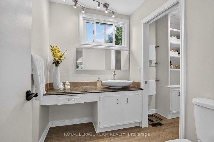 Photo 32 at 61 Amberwood Crescent, Nepean (Pineglen/Country Place), Ottawa