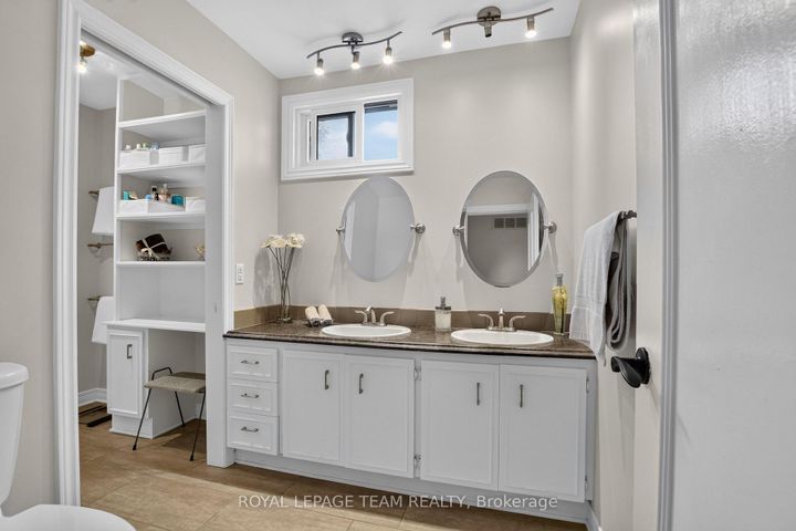 Photo 35 at 61 Amberwood Crescent, Nepean (Pineglen/Country Place), Ottawa